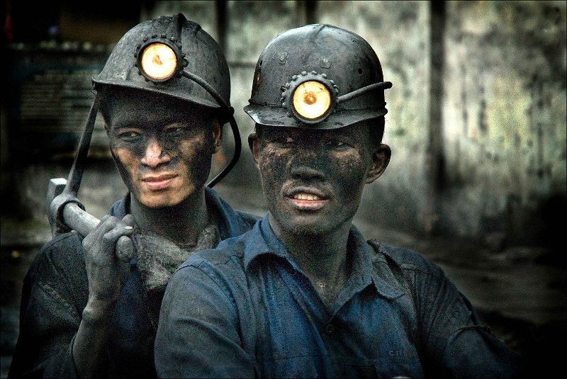 408 - the miners - DOAN Thi Tho - vietnam.jpg